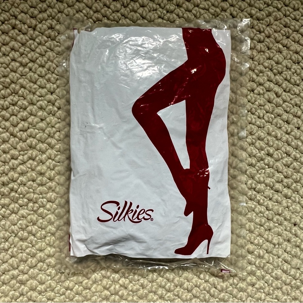 NIB Silkies Control Top Model 070108 in Jet Black